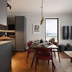 Luxury Waterfront With Sea Views, Sunset Terraces And Free Parking, One With A Huum Sauna, The Other With A Bathtub Appartamento