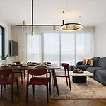 Διαμέρισμα Luxury Waterfront With Sea Views, Sunset Terraces And Free Parking, One With A Huum Sauna, The Other With A Bathtub