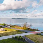 Διαμέρισμα Luxury Waterfront With Sea Views, Sunset Terraces And Free Parking, One With A Huum Sauna, The Other With A Bathtub *
