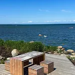 Luxury Waterfront With Sea Views, Sunset Terraces And Free Parking, One With A Huum Sauna, The Other With A Bathtub