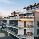 Διαμέρισμα Luxury Waterfront With Sea Views, Sunset Terraces And Free Parking, One With A Huum Sauna, The Other With A Bathtub