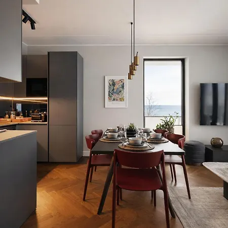 Luxury Waterfront With Sea Views, Sunset Terraces And Free Parking, One With A Huum Sauna, The Other With A Bathtub Διαμέρισμα