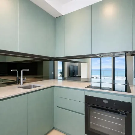 Luxury Waterfront With Sea Views, Sunset Terraces And Free Parking, One With A Huum Sauna, The Other With A Bathtub Διαμέρισμα