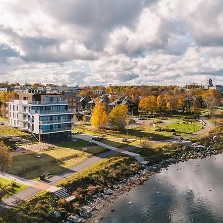 Luxury Waterfront With Sea Views, Sunset Terraces And Free Parking, One With A Huum Sauna, The Other With A Bathtub Апартаменти Таллінн