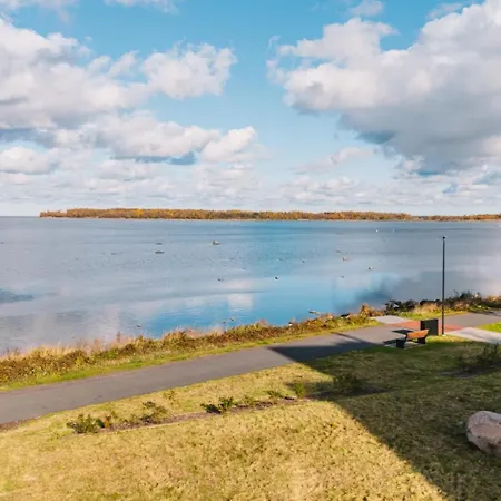Luxury Waterfront With Sea Views, Sunset Terraces And Free Parking, One With A Huum Sauna, The Other With A Bathtub Таллінн
