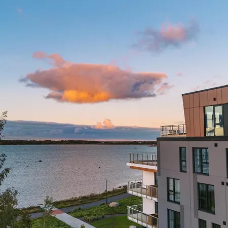 Διαμέρισμα Luxury Waterfront With Sea Views, Sunset Terraces And Free Parking, One With A Huum Sauna, The Other With A Bathtub
