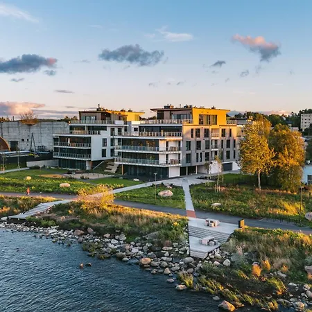 Luxury Waterfront With Sea Views, Sunset Terraces And Free Parking, One With A Huum Sauna, The Other With A Bathtub Διαμέρισμα *