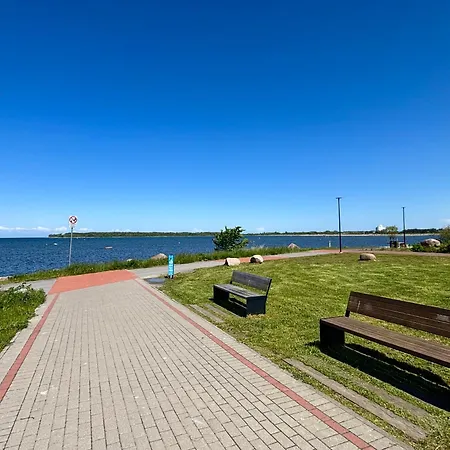 Luxury Waterfront With Sea Views, Sunset Terraces And Free Parking, One With A Huum Sauna, The Other With A Bathtub Διαμέρισμα