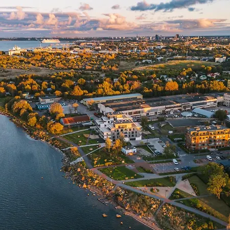 Luxury Waterfront With Sea Views, Sunset Terraces And Free Parking, One With A Huum Sauna, The Other With A Bathtub Апартаменти Таллінн