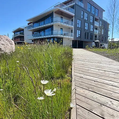 Luxury Waterfront With Sea Views, Sunset Terraces And Free Parking, One With A Huum Sauna, The Other With A Bathtub Ταλίν