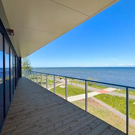 Luxury Waterfront With Sea Views, Sunset Terraces And Free Parking, One With A Huum Sauna, The Other With A Bathtub Ταλίν
