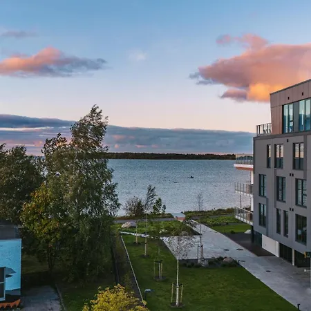 Luxury Waterfront With Sea Views, Sunset Terraces And Free Parking, One With A Huum Sauna, The Other With A Bathtub Апартаменти Таллінн