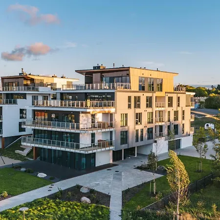 Luxury Waterfront With Sea Views, Sunset Terraces And Free Parking, One With A Huum Sauna, The Other With A Bathtub Διαμέρισμα *