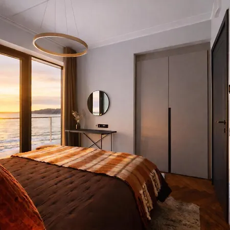 Διαμέρισμα Luxury Waterfront With Sea Views, Sunset Terraces And Free Parking, One With A Huum Sauna, The Other With A Bathtub