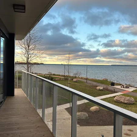 Appartamento Luxury Waterfront With Sea Views, Sunset Terraces And Free Parking, One With A Huum Sauna, The Other With A Bathtub