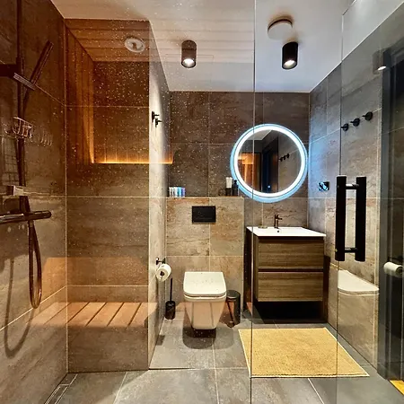 Luxury Waterfront With Sea Views, Sunset Terraces And Free Parking, One With A Huum Sauna, The Other With A Bathtub Апартаменти