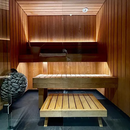 Luxury Waterfront With Sea Views, Sunset Terraces And Free Parking, One With A Huum Sauna, The Other With A Bathtub *