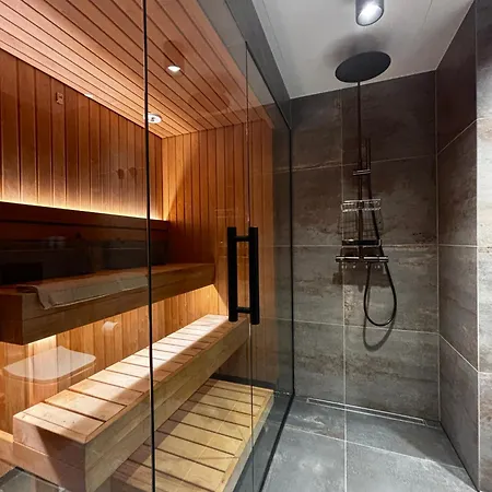 Διαμέρισμα Luxury Waterfront With Sea Views, Sunset Terraces And Free Parking, One With A Huum Sauna, The Other With A Bathtub *