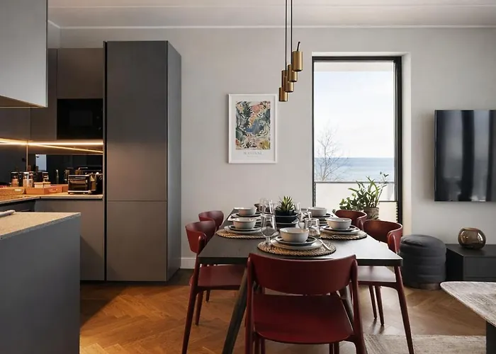 Luxury Waterfront With Sea Views, Sunset Terraces And Free Parking, One With A Huum Sauna, The Other With A Bathtub Appartement