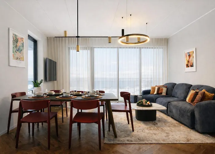 Apartment Luxury Waterfront With Sea Views, Sunset Terraces And Free Parking, One With A Huum Sauna, The Other With A Bathtub