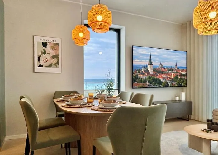 Luxury Waterfront With Sea Views, Sunset Terraces And Free Parking, One With A Huum Sauna, The Other With A Bathtub *