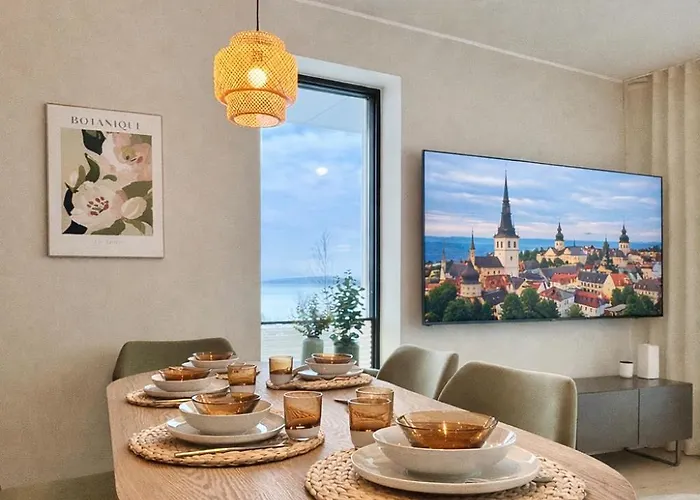 Apartment Luxury Waterfront With Sea Views, Sunset Terraces And Free Parking, One With A Huum Sauna, The Other With A Bathtub