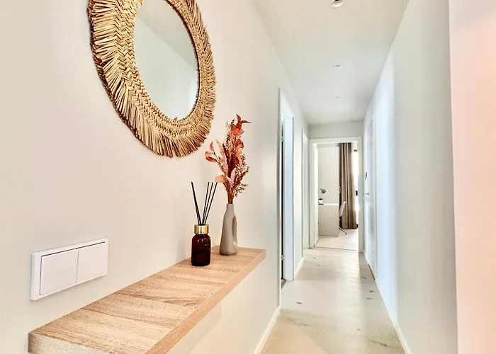 Luxury Waterfront With Sea Views, Sunset Terraces And Free Parking, One With A Huum Sauna, The Other With A Bathtub Appartement *