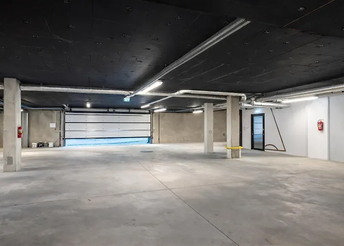 Apartment Luxury Waterfront With Sea Views, Sunset Terraces And Free Parking, One With A Huum Sauna, The Other With A Bathtub *