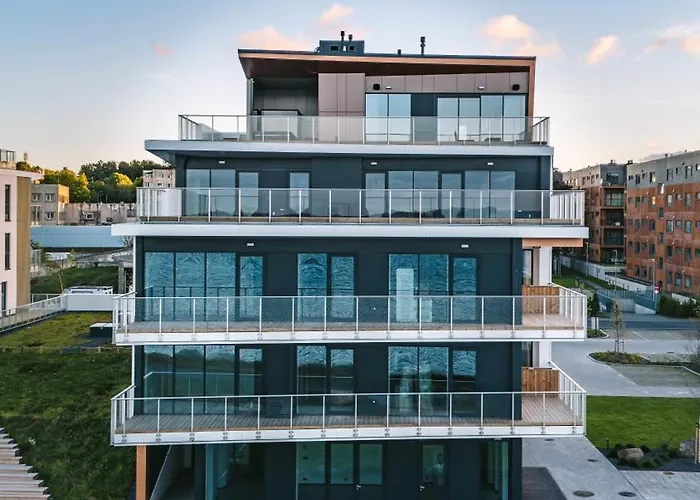 Luxury Waterfront With Sea Views, Sunset Terraces And Free Parking, One With A Huum Sauna, The Other With A Bathtub Apartment