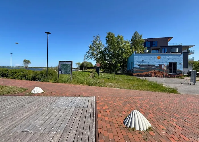 Luxury Waterfront With Sea Views, Sunset Terraces And Free Parking, One With A Huum Sauna, The Other With A Bathtub Apartment