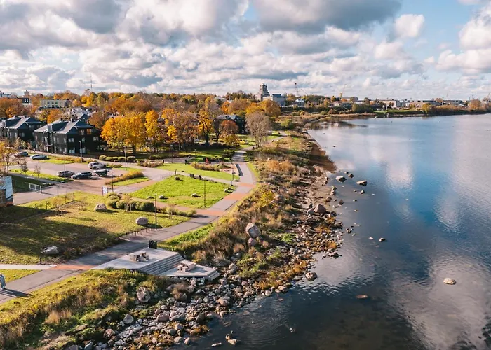 Luxury Waterfront With Sea Views, Sunset Terraces And Free Parking, One With A Huum Sauna, The Other With A Bathtub Apartment *