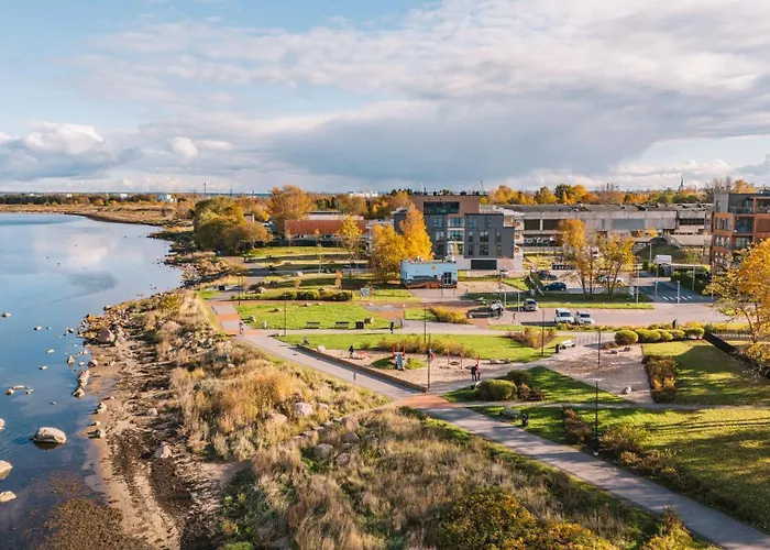 Luxury Waterfront With Sea Views, Sunset Terraces And Free Parking, One With A Huum Sauna, The Other With A Bathtub Appartement *