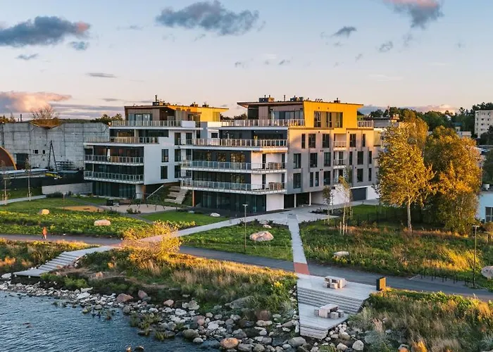 Luxury Waterfront With Sea Views, Sunset Terraces And Free Parking, One With A Huum Sauna, The Other With A Bathtub Appartement *