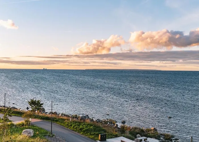 Luxury Waterfront With Sea Views, Sunset Terraces And Free Parking, One With A Huum Sauna, The Other With A Bathtub * Tallinn