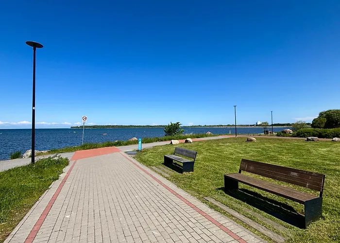 Luxury Waterfront With Sea Views, Sunset Terraces And Free Parking, One With A Huum Sauna, The Other With A Bathtub Appartement