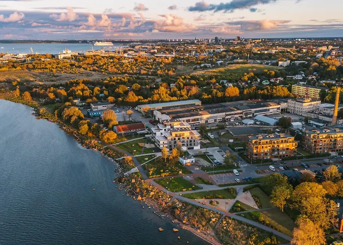 Luxury Waterfront With Sea Views, Sunset Terraces And Free Parking, One With A Huum Sauna, The Other With A Bathtub Apartment Reval