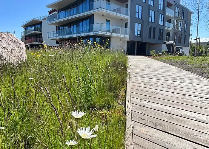 Luxury Waterfront With Sea Views, Sunset Terraces And Free Parking, One With A Huum Sauna, The Other With A Bathtub Reval