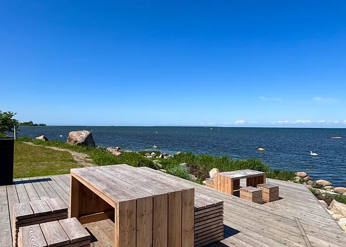 Apartment Luxury Waterfront With Sea Views, Sunset Terraces And Free Parking, One With A Huum Sauna, The Other With A Bathtub