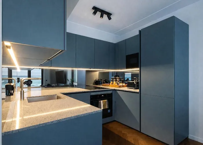 Luxury Waterfront With Sea Views, Sunset Terraces And Free Parking, One With A Huum Sauna, The Other With A Bathtub Tallin