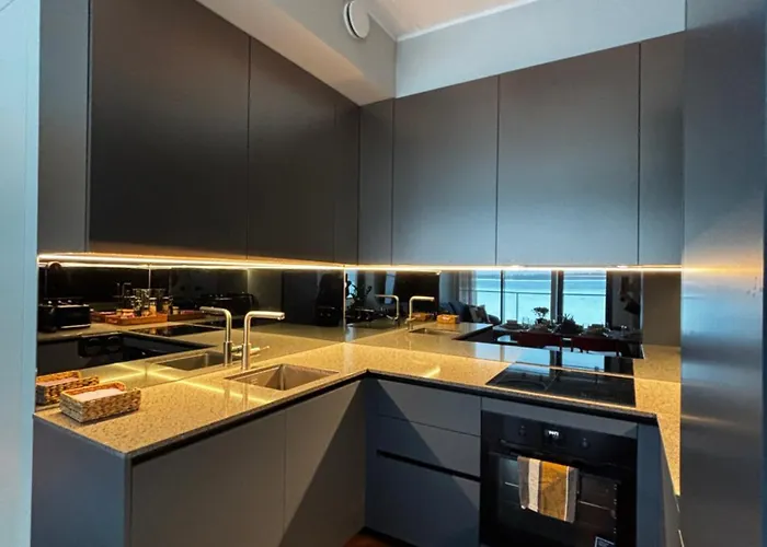 Luxury Waterfront With Sea Views, Sunset Terraces And Free Parking, One With A Huum Sauna, The Other With A Bathtub