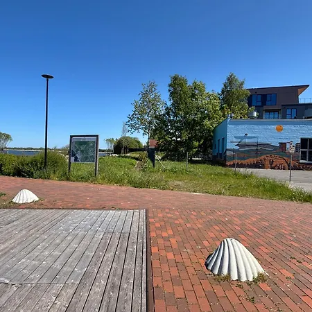 Luxury Waterfront With Sea Views, Sunset Terraces And Free Parking, One With A Huum Sauna, The Other With A Bathtub Lejlighed