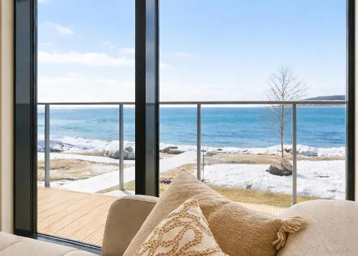 Luxury Waterfront With Sea Views, Sunset Terraces And Free Parking, One With A Huum Sauna, The Other With A Bathtub Lejlighed *