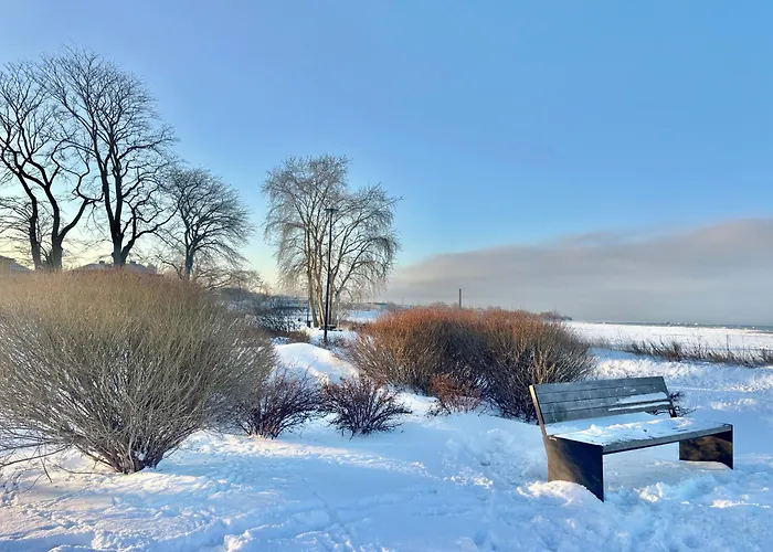 Luxury Waterfront With Sea Views, Sunset Terraces And Free Parking, One With A Huum Sauna, The Other With A Bathtub Lejlighed